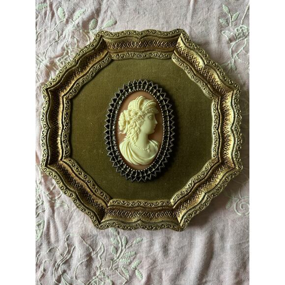 2 Vintage Framed Cameo pictures oval gold framed ornate Victorian porcelain - Picture 14 of 16